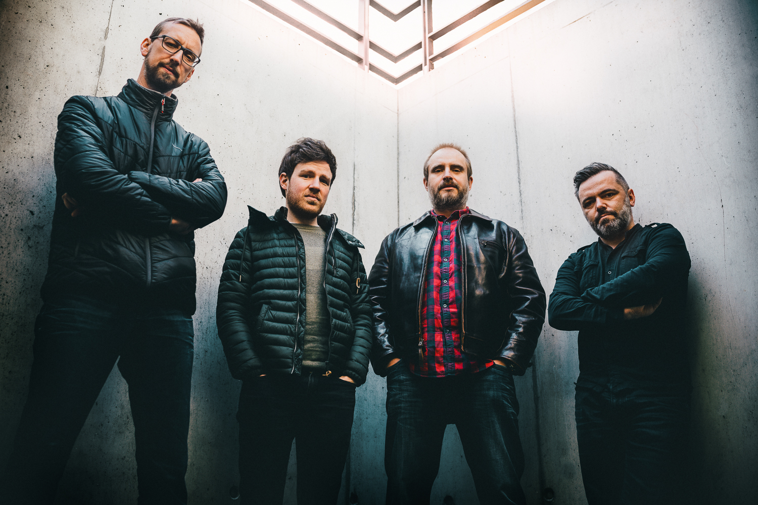 Die vier Mitglieder der Claudius Konrad Band im Innenhof